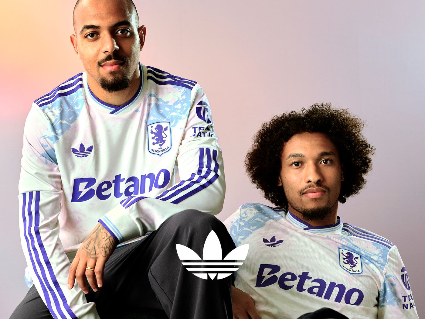 Seven, new third kit and social media